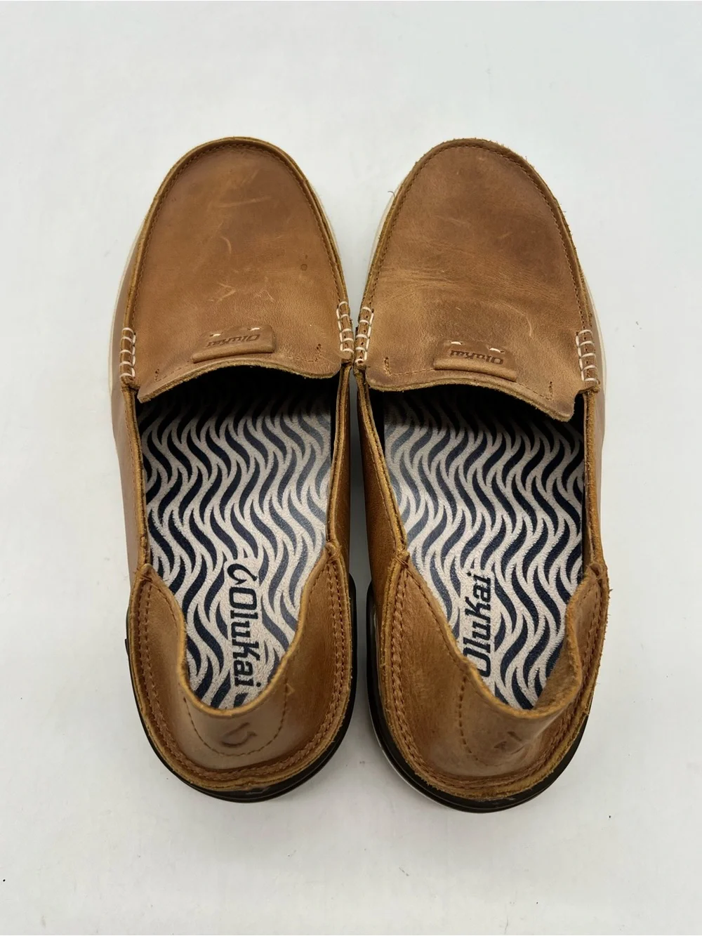 OluKai Kakaha Men’s Sz 10 Brown Leather Casual Comfort Slip On Loafers Shoes.